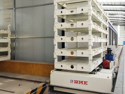 Modeļa transporta instrumentu materiālu apstrāde starp rūpnīcām